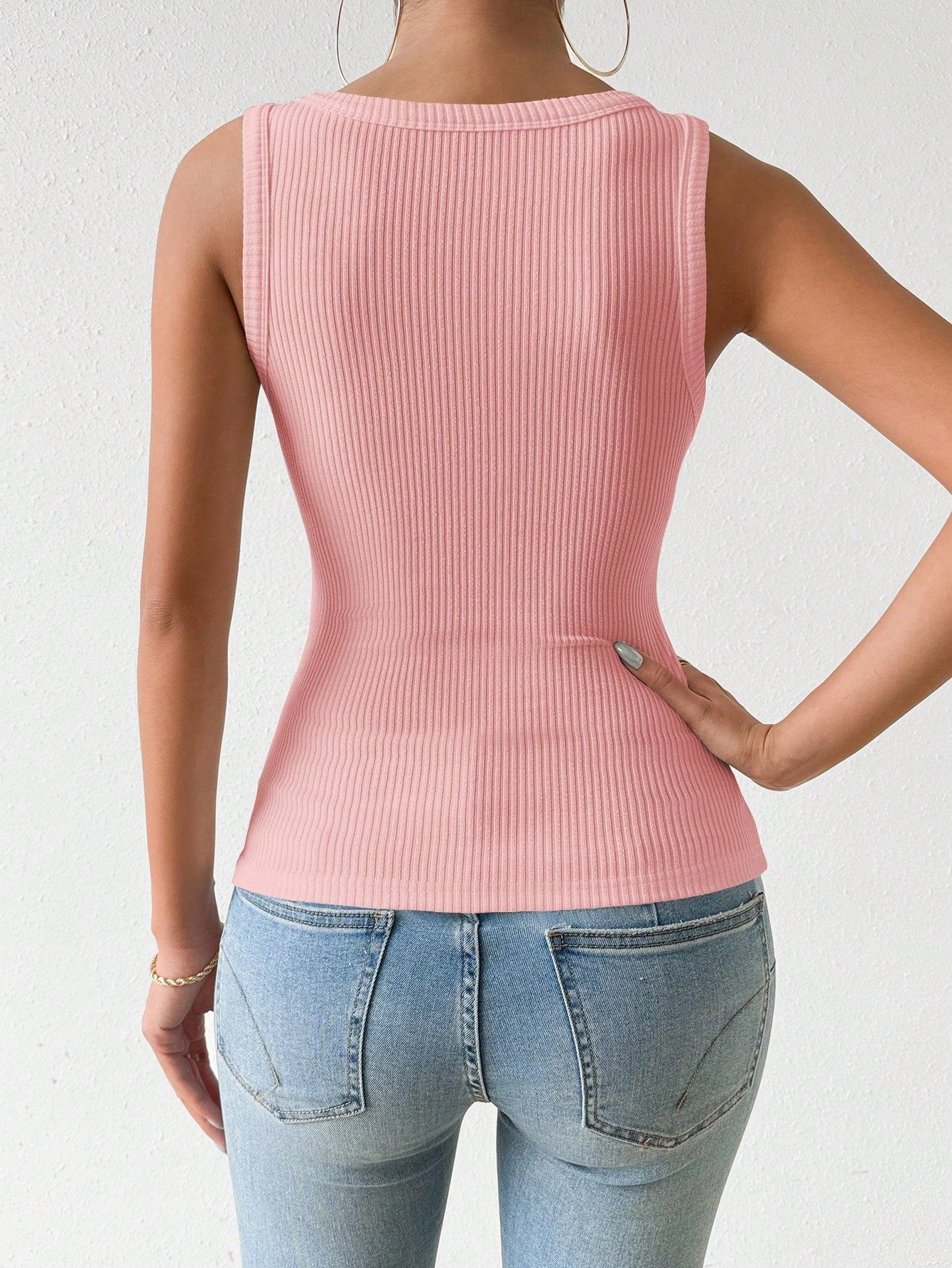 Solid Color 3D Floral O-Neck Slim Fit Sleeveless Top