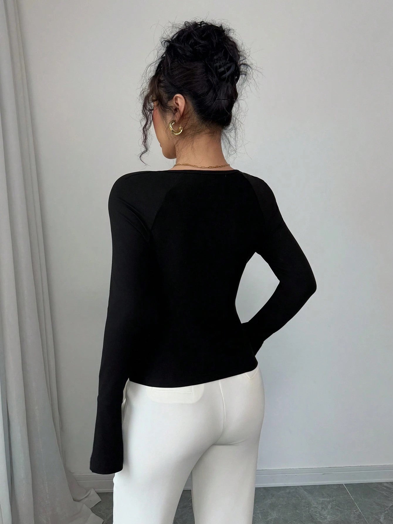 Long-Sleeved T-Shirt With Rose-Shaped Metal Button